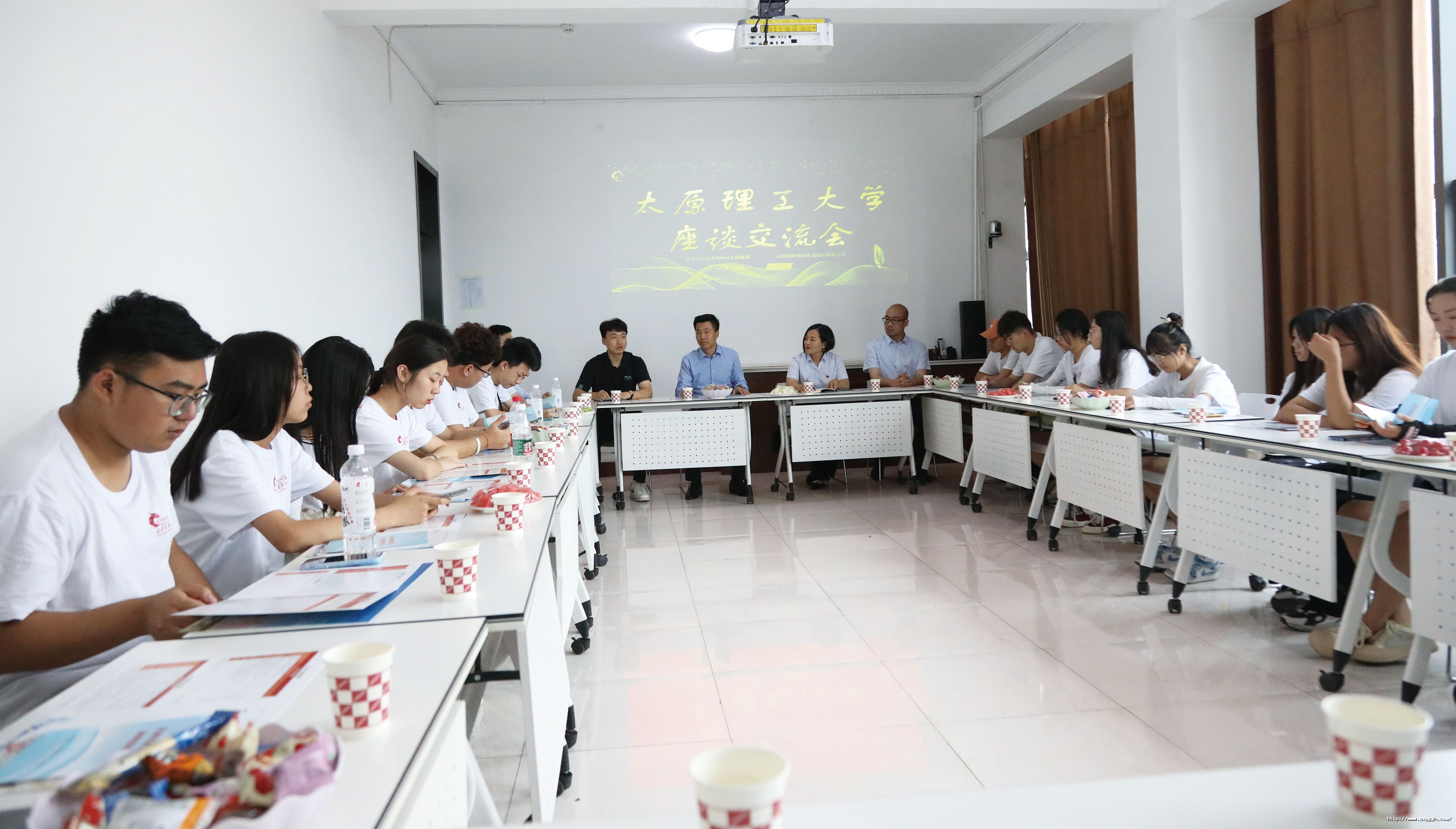 1版 學(xué)生交流會(huì).jpg
